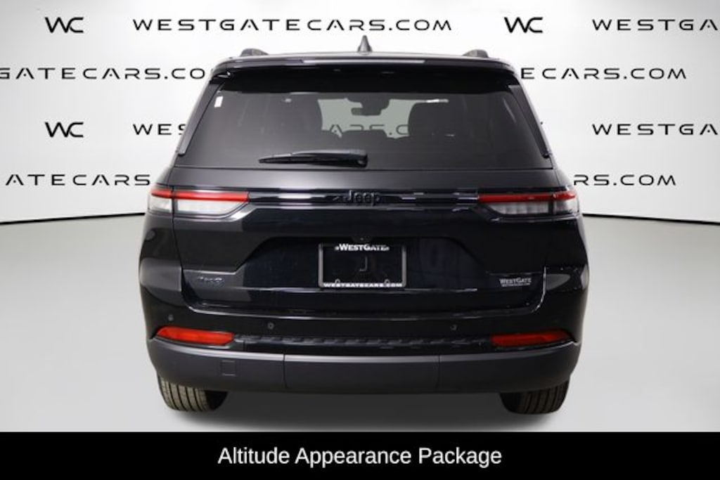 Used 2025 Jeep Grand Cherokee Laredo SUV