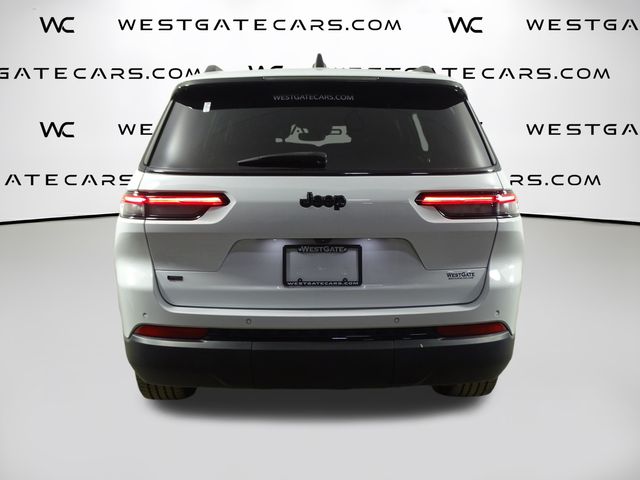 2023 Jeep Grand Cherokee Laredo Altitude photo 3