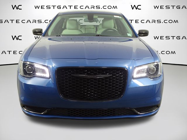2022 Chrysler 300 Touring photo 2