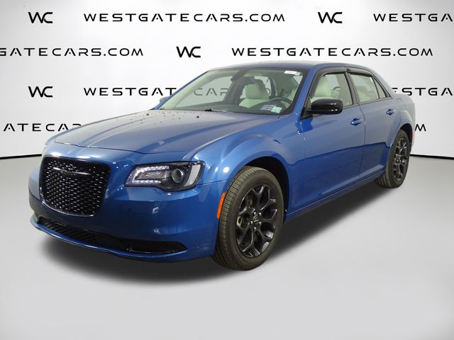 2022 Chrysler 300 Touring's photo