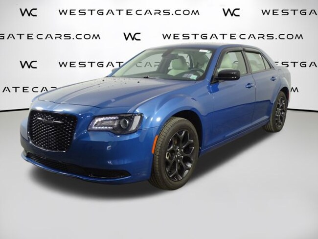 2022 Chrysler 300 Touring Sedan