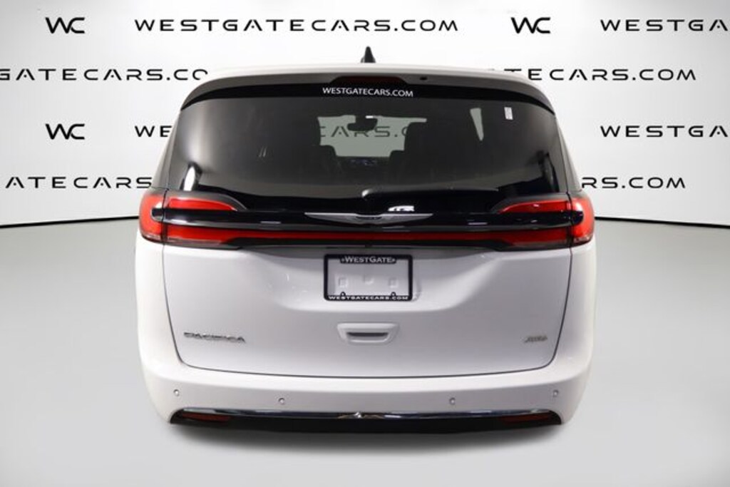Used 2025 Chrysler Pacifica Select Van Passenger Van