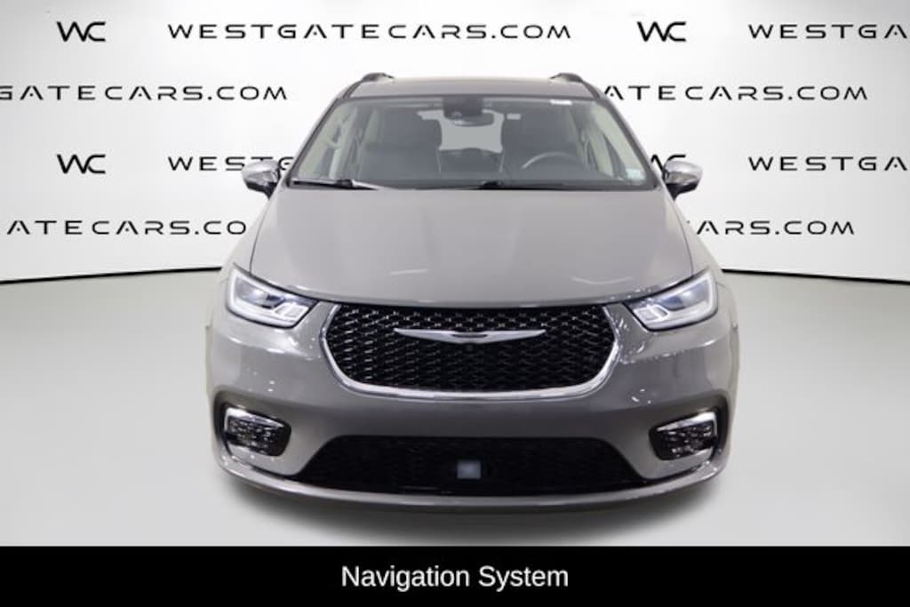 Used 2023 Chrysler Pacifica Limited Van Passenger Van