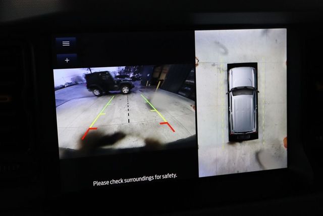 2023 Ford Bronco Badlands photo 2