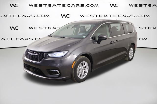 2023 Chrysler Pacifica Touring L's photo