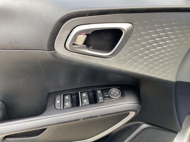 2023 Kia Soul S - Photo 24