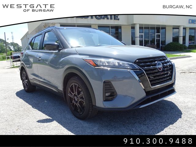 2022 Nissan Kicks SR photo 2