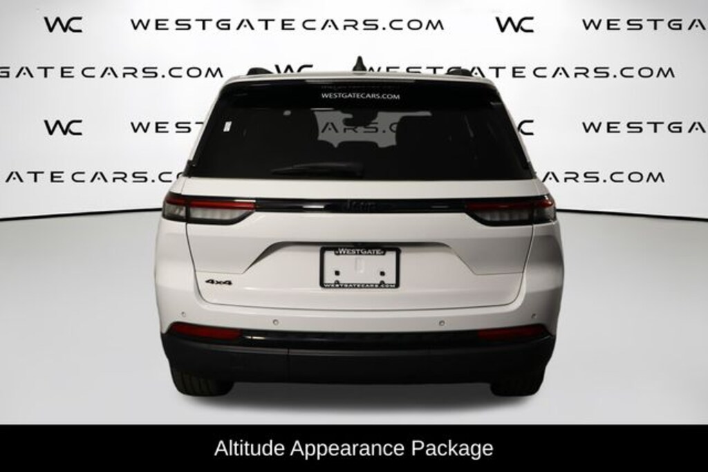 Used 2023 Jeep Grand Cherokee Laredo SUV