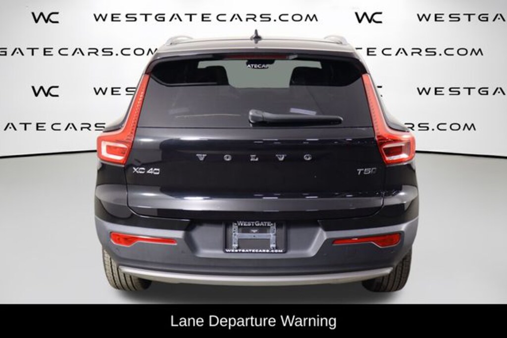 Used 2022 Volvo XC40 T5 AWD Momentum SUV