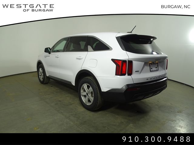 2022 Kia Sorento LX photo 3