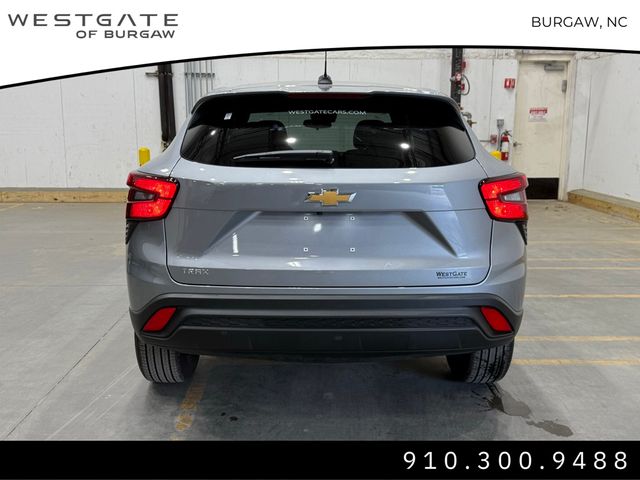 2025 Chevrolet Trax LS photo 4