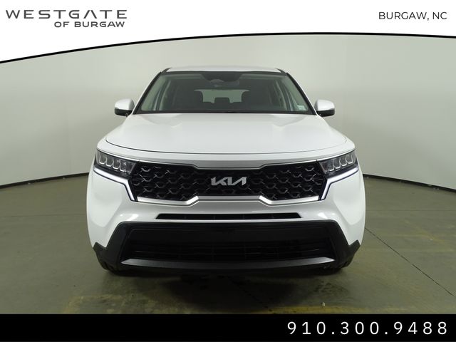2022 Kia Sorento LX photo 2