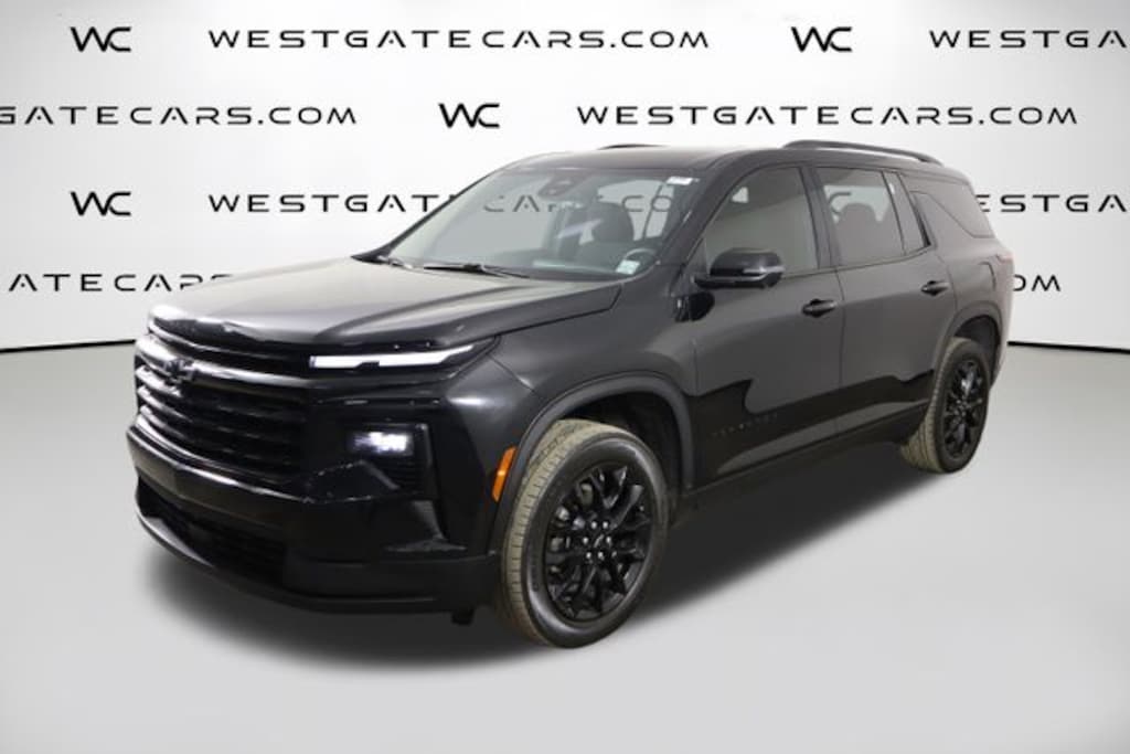 Used 2025 Chevrolet Traverse LT SUV