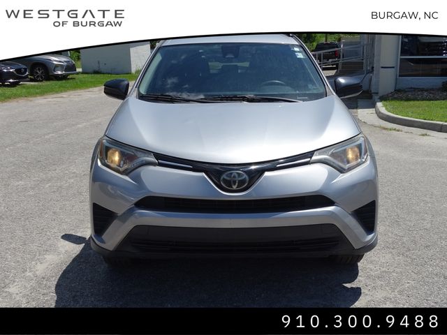 2018 Toyota RAV4 LE photo 3