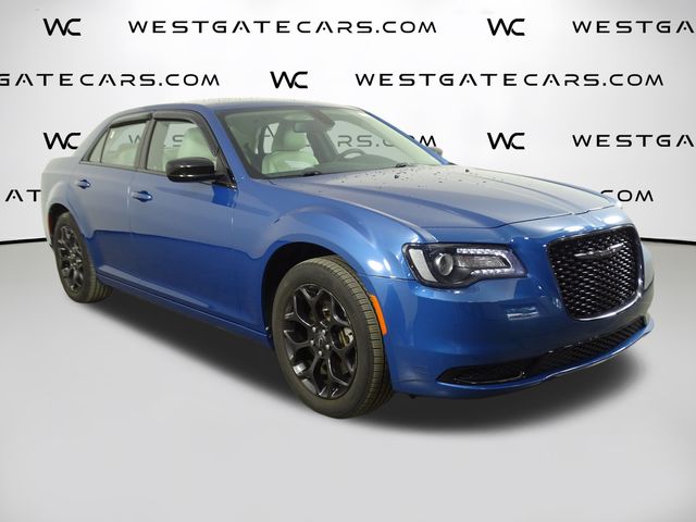 2022 Chrysler 300 Touring's photo