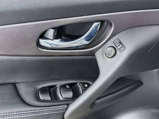 2016 Nissan Rogue S - Photo 17