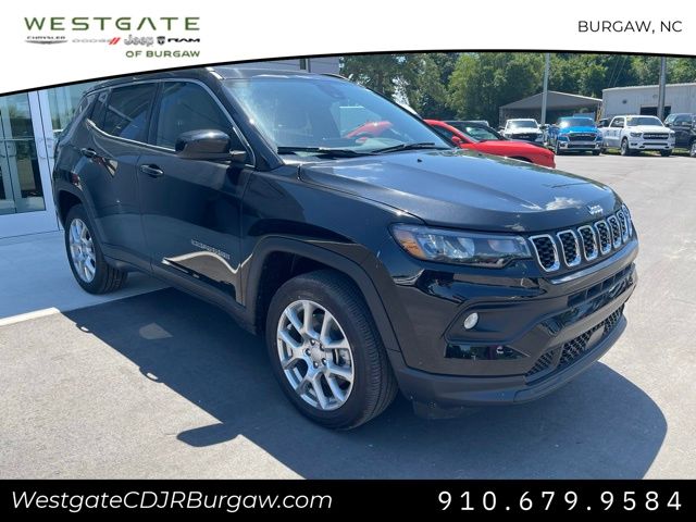 2024 Jeep Compass Latitude Lux photo 2
