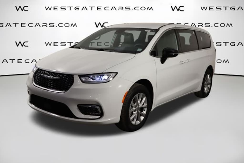 Used 2025 Chrysler Pacifica Select Van Passenger Van