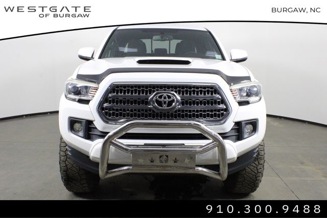 2017 Toyota Tacoma TRD Sport V6 photo 2
