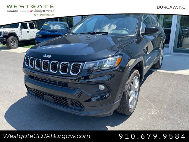 2024 Jeep Compass Latitude Lux photo 4