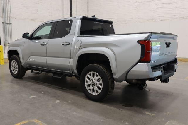 2024 Toyota Tacoma SR5 photo 3
