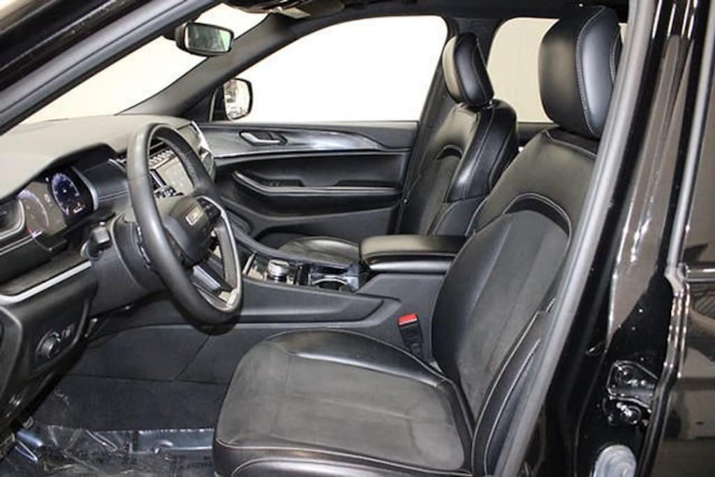 Used 2023 Jeep Grand Cherokee Laredo SUV