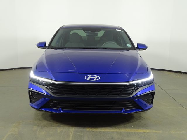 2024 Hyundai Elantra SEL photo 2