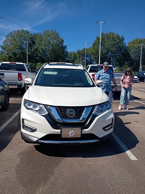 2018 Nissan Rogue SL photo 2