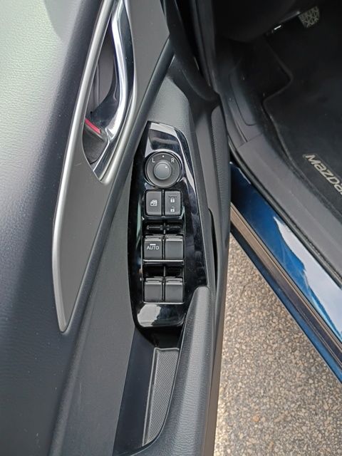 2018 Mazda Mazda3 Sport Hatchback photo 4