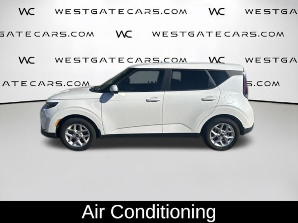 Used 2023 Kia Soul LX Hatchback