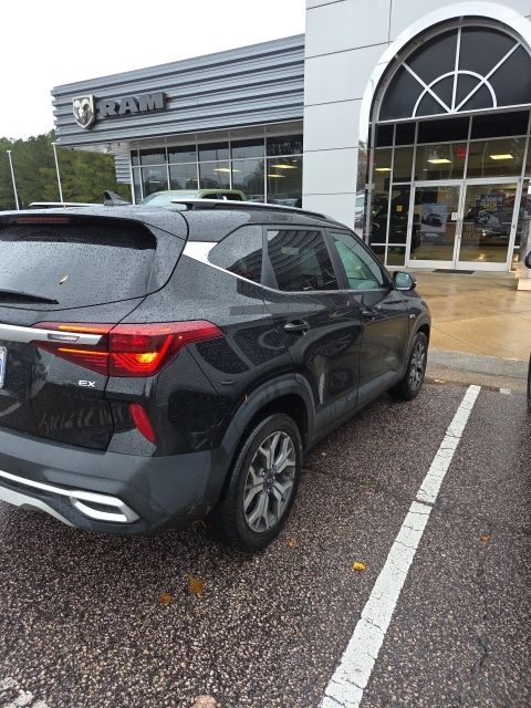 2021 Kia Seltos EX photo 2