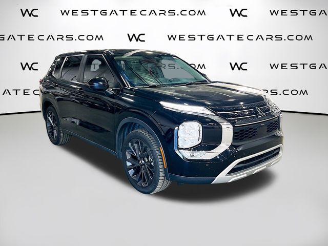 2022 Mitsubishi Outlander SE's photo