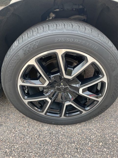 2022 Chevrolet Suburban RST photo 2