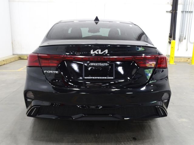 2024 Kia Forte GT-Line photo 4