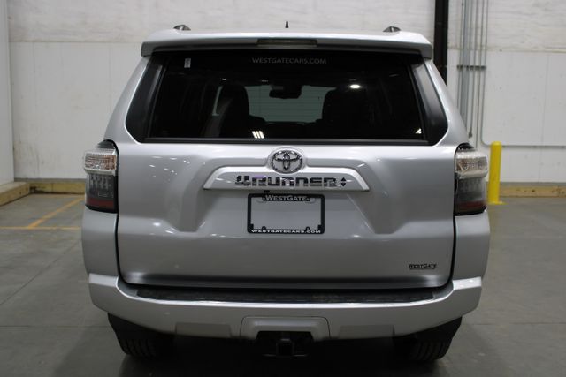 2022 Toyota 4Runner SR5 photo 4