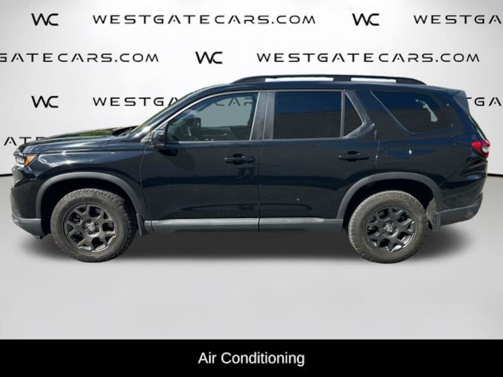 Used 2025 Honda Pilot TrailSport SUV