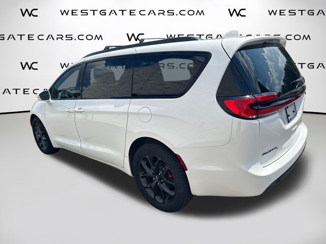 2021 Chrysler Pacifica Limited's photo