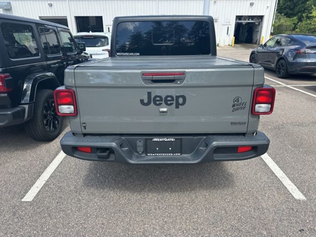 Used 2022 Jeep Gladiator Sport Truck Crew Cab