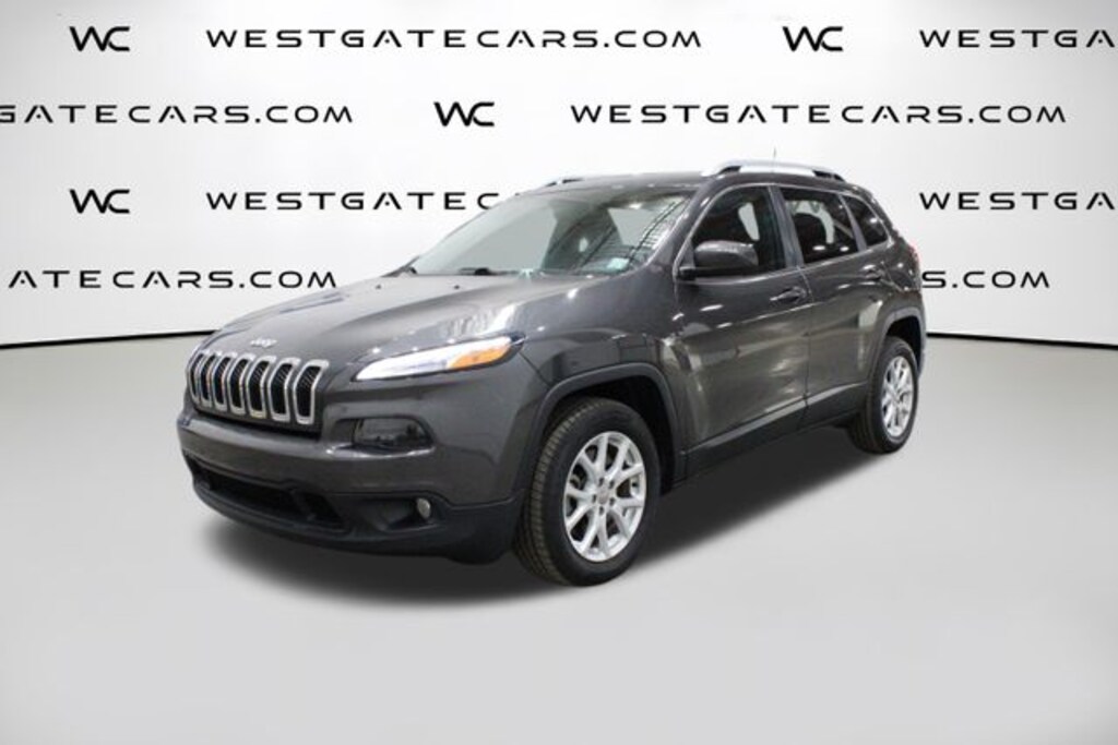 Used 2017 Jeep Cherokee Latitude FWD SUV