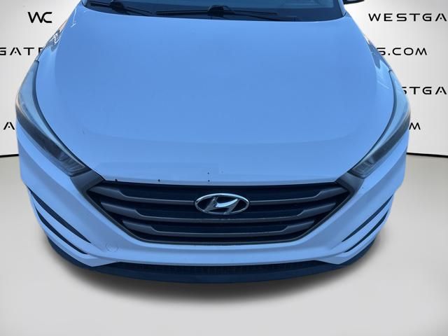 2016 Hyundai Tucson SE photo 2