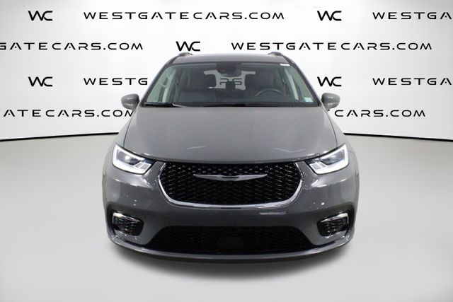 2021 Chrysler Pacifica Touring L photo 2