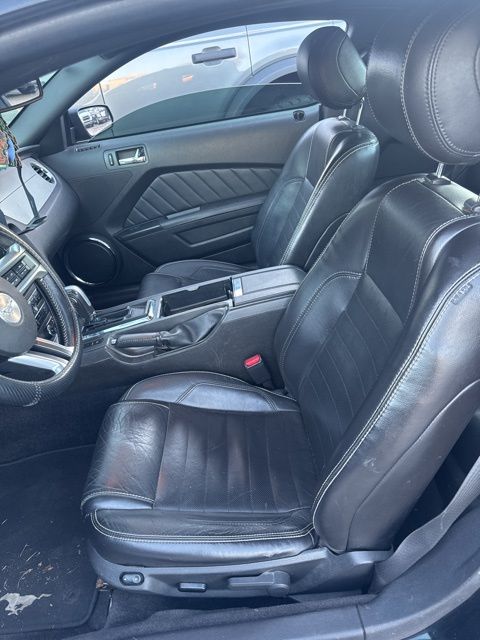 2013 Ford Mustang V6 photo 4