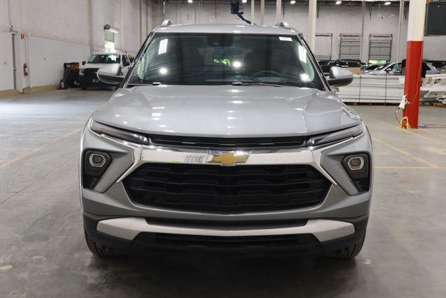 2024 Chevrolet Trailblazer LT photo 2