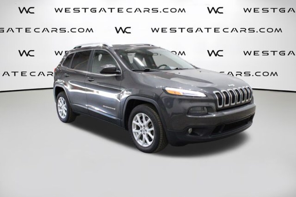 Used 2017 Jeep Cherokee Latitude FWD SUV