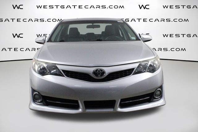 2013 Toyota Camry SE photo 2