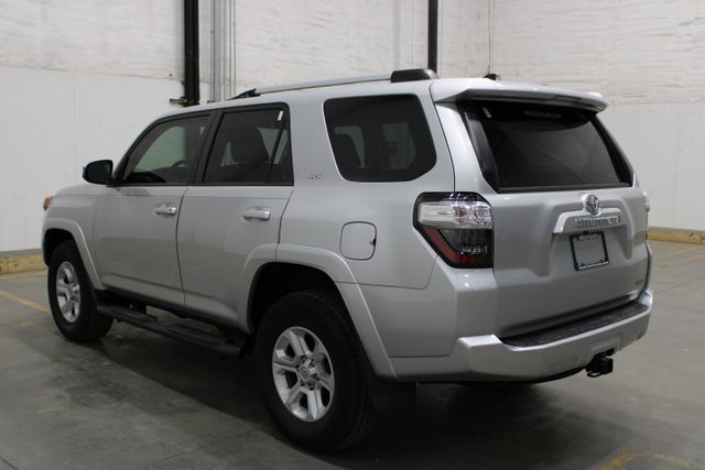 2022 Toyota 4Runner SR5 photo 3