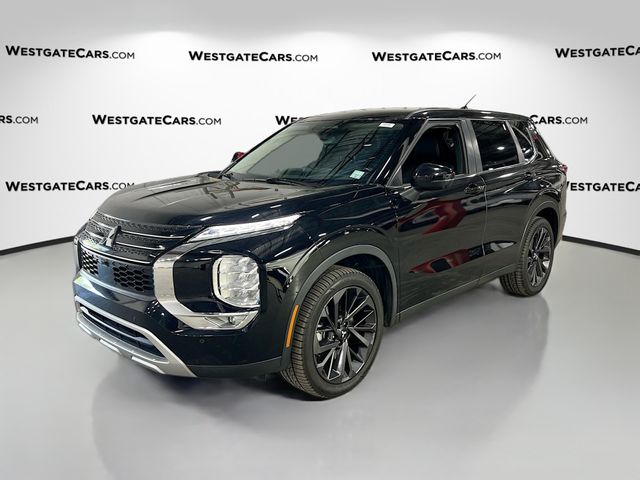 2022 Mitsubishi Outlander SE photo 2