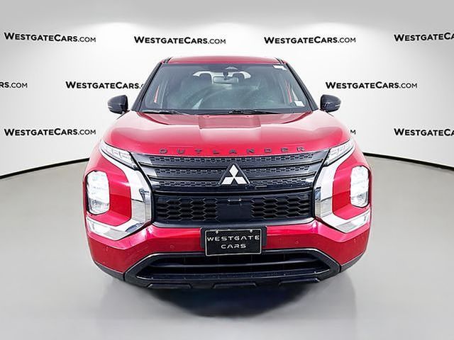 2022 Mitsubishi Outlander SE photo 2