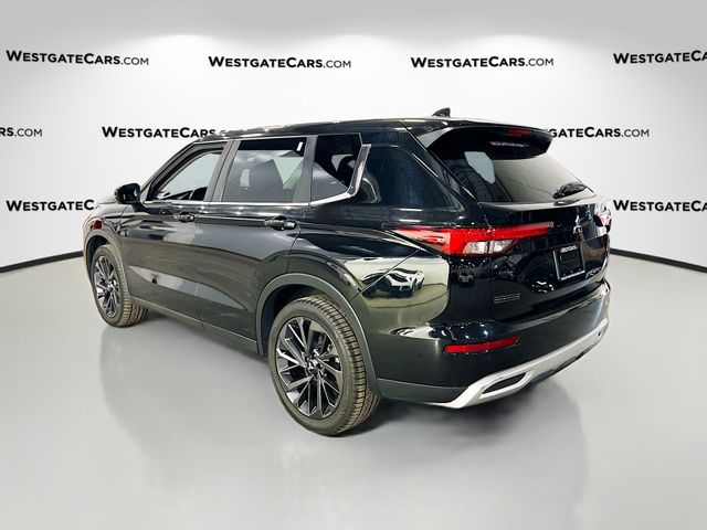 2022 Mitsubishi Outlander SE photo 3