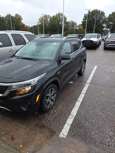 2021 Kia Seltos EX photo 3